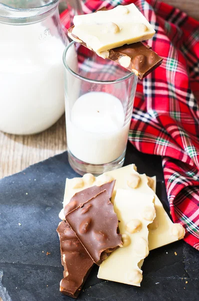 Молоко и шоколад — стоковое фото