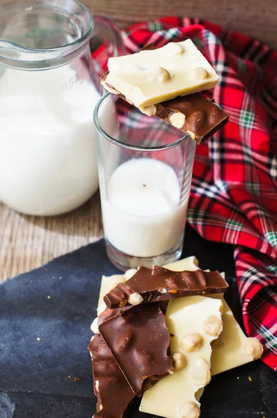 Milch und Schokolade — Stockfoto