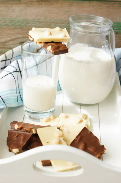 牛乳とチョコレート — ストック写真