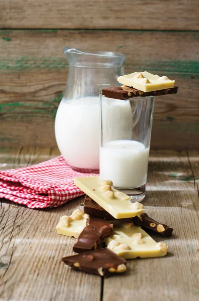 牛乳とチョコレート — ストック写真