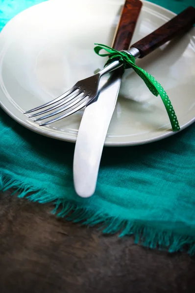 Configuração de mesa na mesa de madeira — Fotografia de Stock