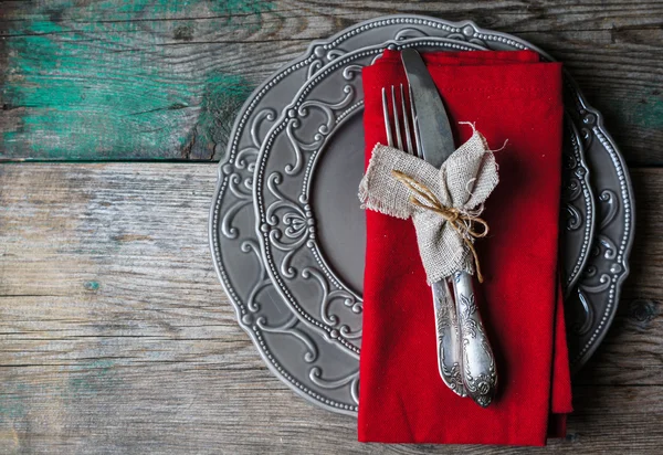 Ajuste de mesa en la vieja mesa de madera — Foto de Stock