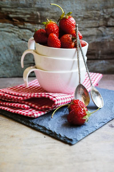 Verse aardbeien — Stockfoto