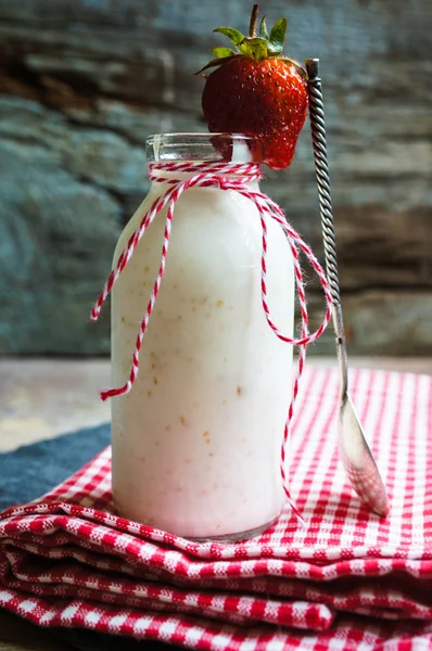 Strawbery yogurt — Stock Photo, Image