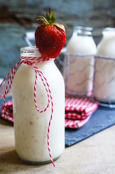 Strawbery yogurt — Stock Photo, Image