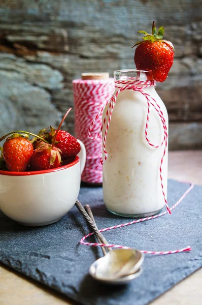 Strawbery yogurt — Stock Photo, Image