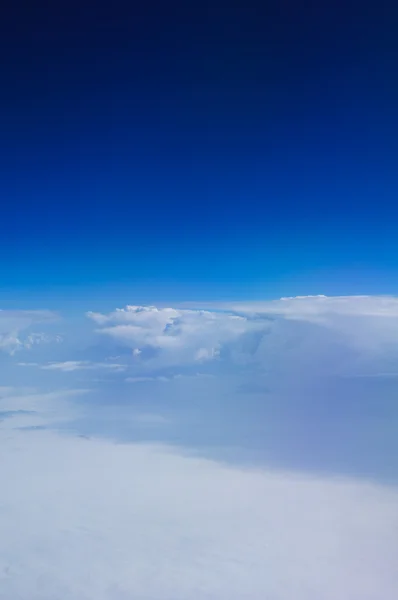 Небо с самолета — стоковое фото