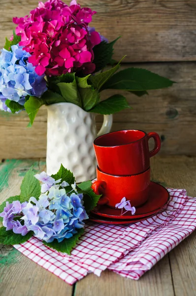 Hydrangea blommor och kaffe — Stockfoto