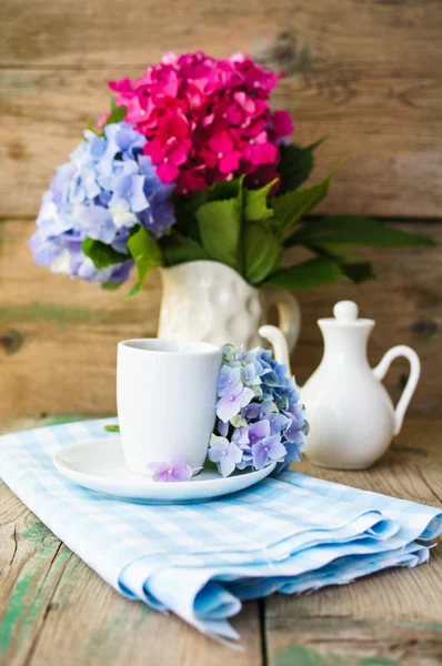 Hydrangea Květiny a káva — Stock fotografie