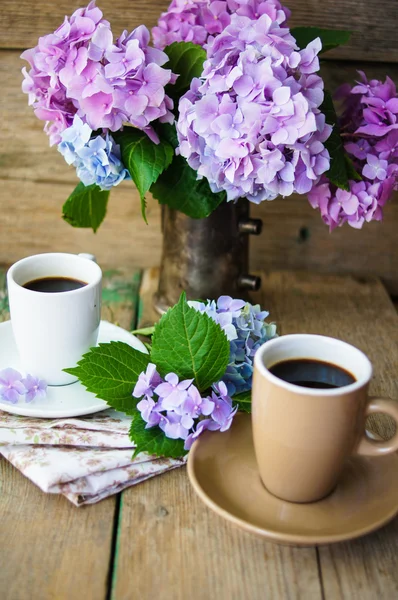 Hydrangea flowers and coffee — Stock Photo, Image