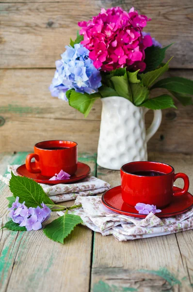 Hydrangea blommor och kaffe — Stockfoto
