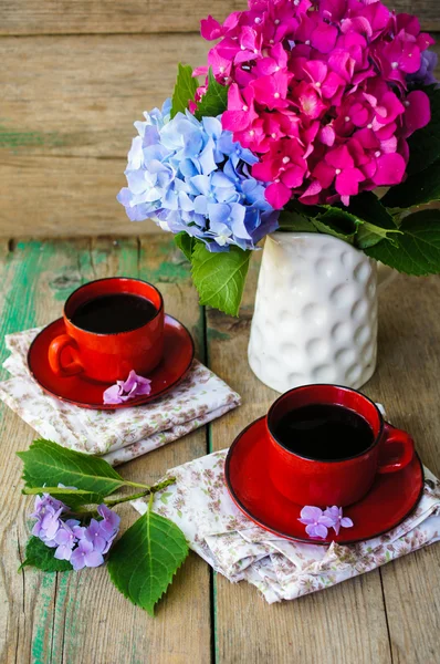 Hydrangea flowers and coffee — Stock Photo, Image