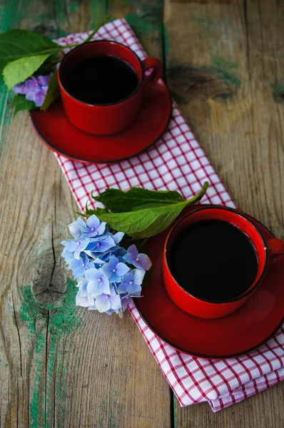 Hortensia bloemen en koffie — Stockfoto