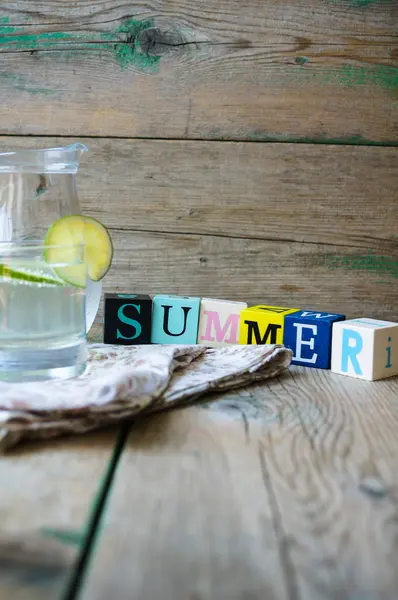 Water with lime — Stock Photo, Image