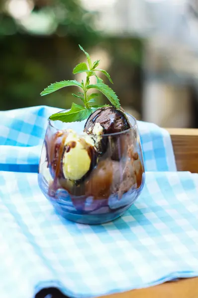 Helado de chocolate —  Fotos de Stock