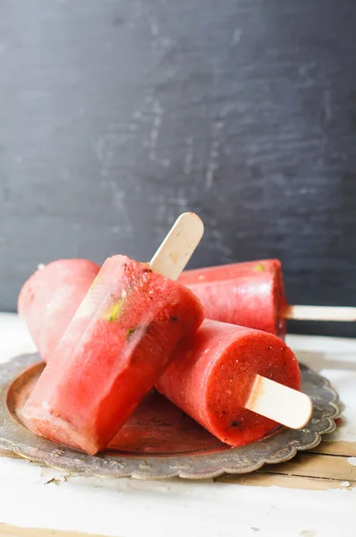 Sommer-Dessert mit Wassermelone — Stockfoto