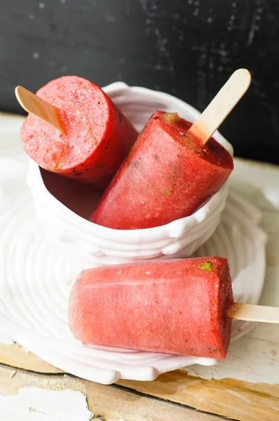 Sobremesa de verão com melancia — Fotografia de Stock