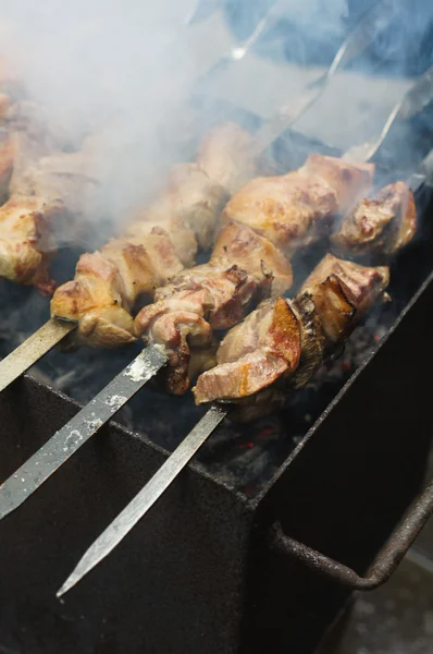 Georgiano mtsvadi en la parrilla — Foto de Stock