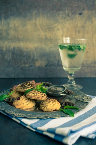 Cookies och mynta drink — Stockfoto