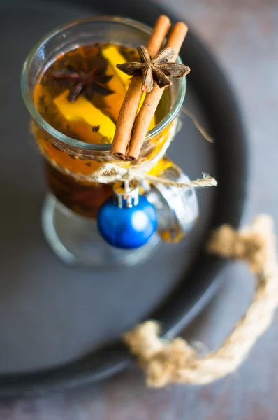 Mulled tea with spices — Stock Photo, Image