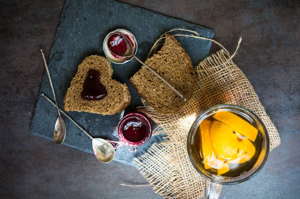 Tè rimuginato con spezie e marmellata — Foto Stock