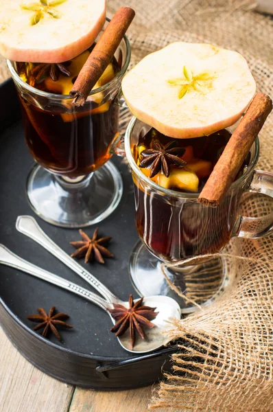 Glögg te med kryddor — Stockfoto