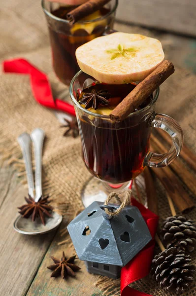 Mulled tea with spices — Stock Photo, Image