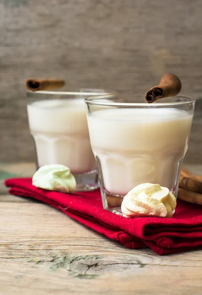 Leche con canela —  Fotos de Stock