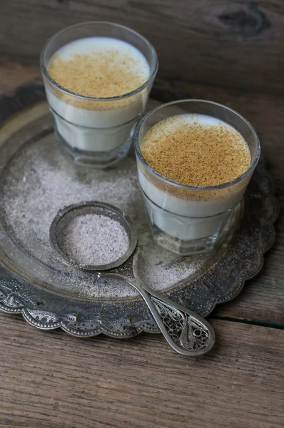 Leche con canela —  Fotos de Stock