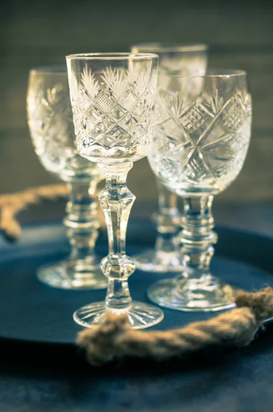 Gamla crystal glasögon och jul tid dekoration — Stockfoto