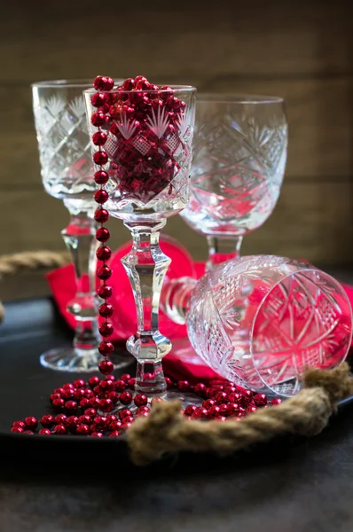 Gamla crystal glasögon och jul tid dekoration — Stockfoto