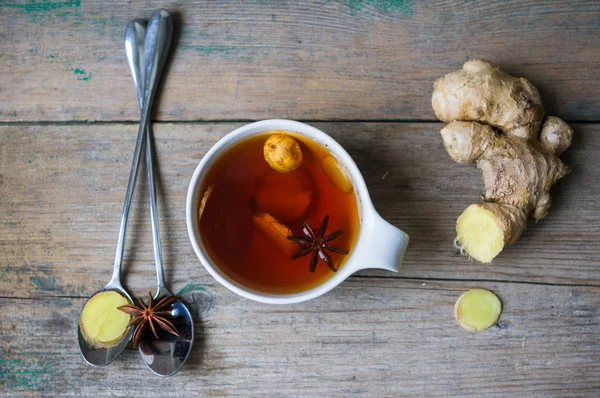 Чай с имбирем — стоковое фото