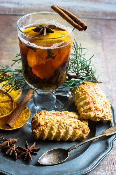 Mulled tea with spices — Stock Photo, Image