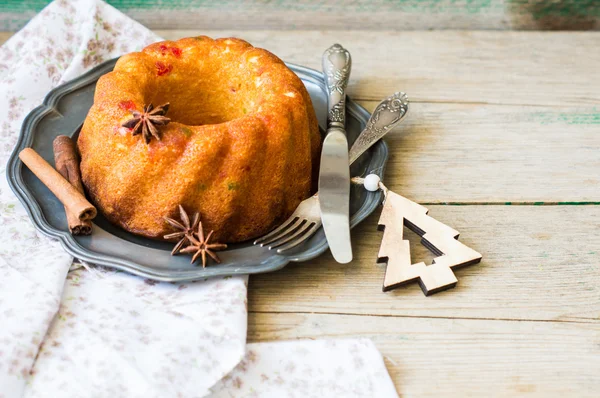 Weihnachtskuchen mit Dekoration — Stockfoto