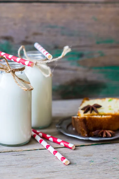 Weihnachtskuchen mit Dekoration — Stockfoto