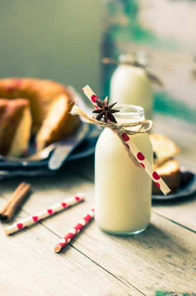 Weihnachtskuchen mit Dekoration — Stockfoto