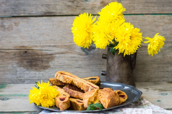 Biscotti on vintage plate — Stock Photo, Image