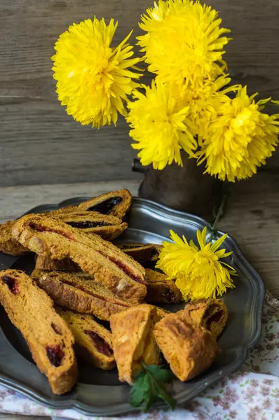 Biscotti on vintage plate — Stock Photo, Image