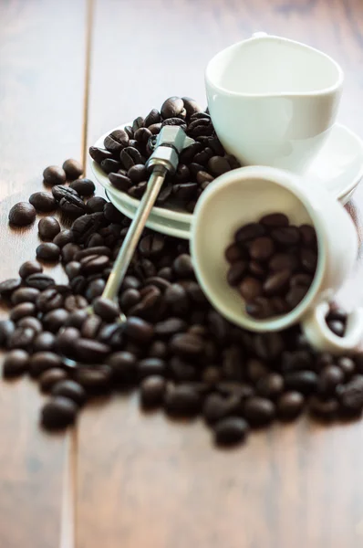 Granos de café en la taza — Foto de Stock