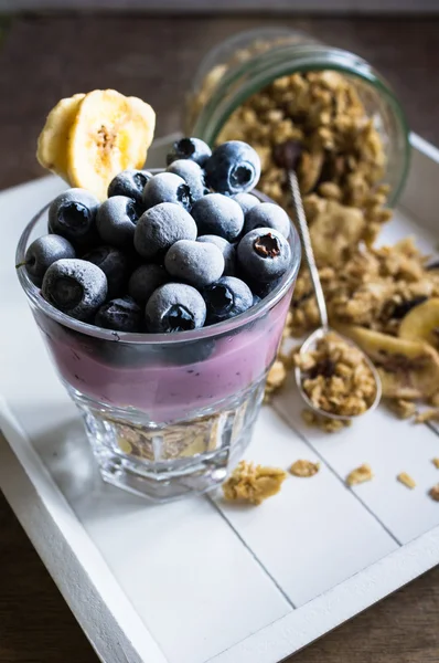 Healthy breakast with berries — Stock Photo, Image