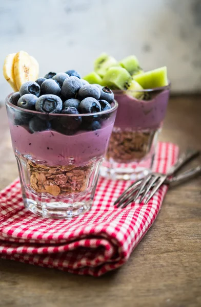 Healthy breakast with berries — Stock Photo, Image