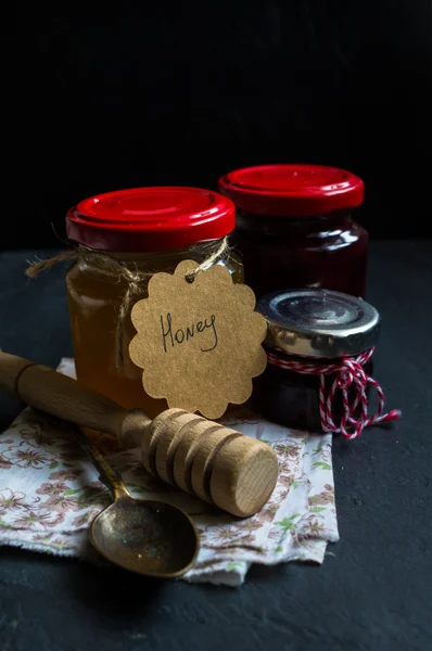Glas mit Honig — Stockfoto
