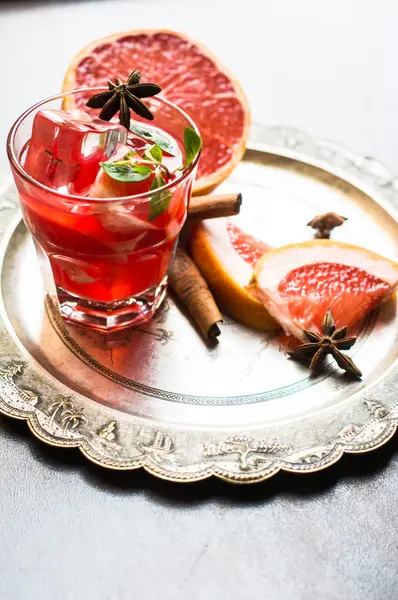 Grapefruit cocktail with spices — Stock Photo, Image