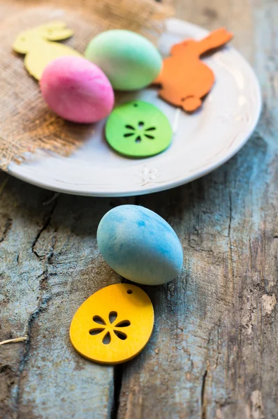 Concepto de Pascua con huevos y conejito — Foto de Stock