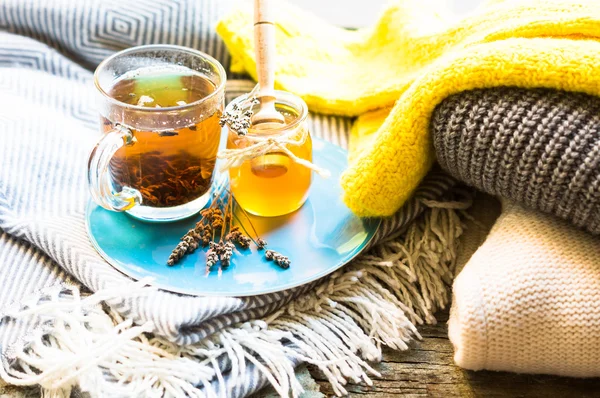 杯茶和蜂蜜 — 图库照片