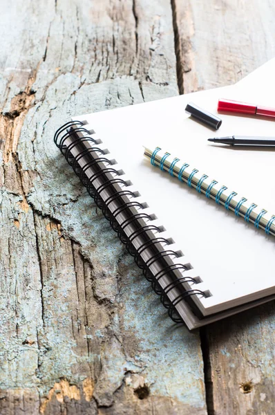 Notepads and pens — Stock Photo, Image