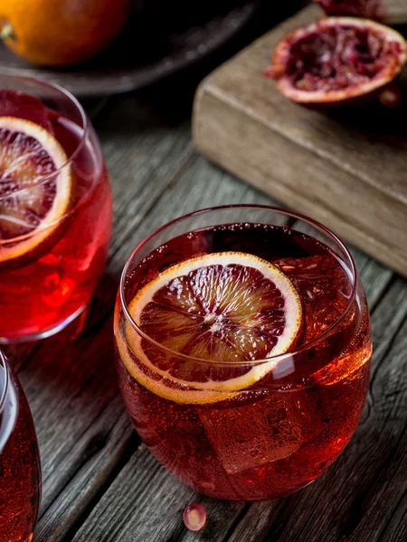 Blood orange and pomegranate cocktails — Stock Photo, Image