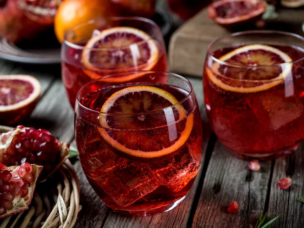 Blood orange and pomegranate cocktails — Stock Photo, Image