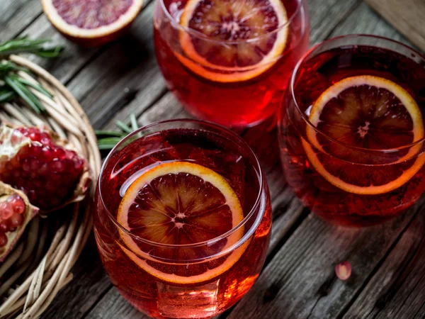 Blood orange and pomegranate cocktails — Stock Photo, Image