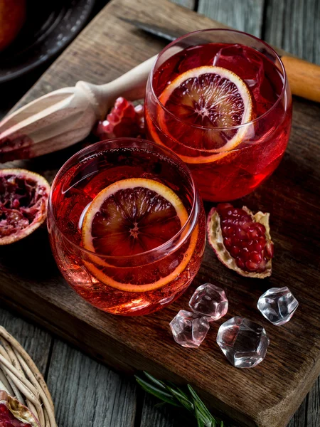 Bloed sinaasappel en granaatappel cocktails — Stockfoto
